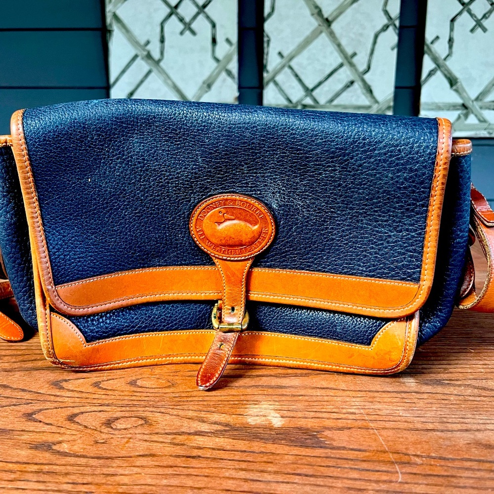 Vintage good condition Dooney and Bourke purse genuine leather
